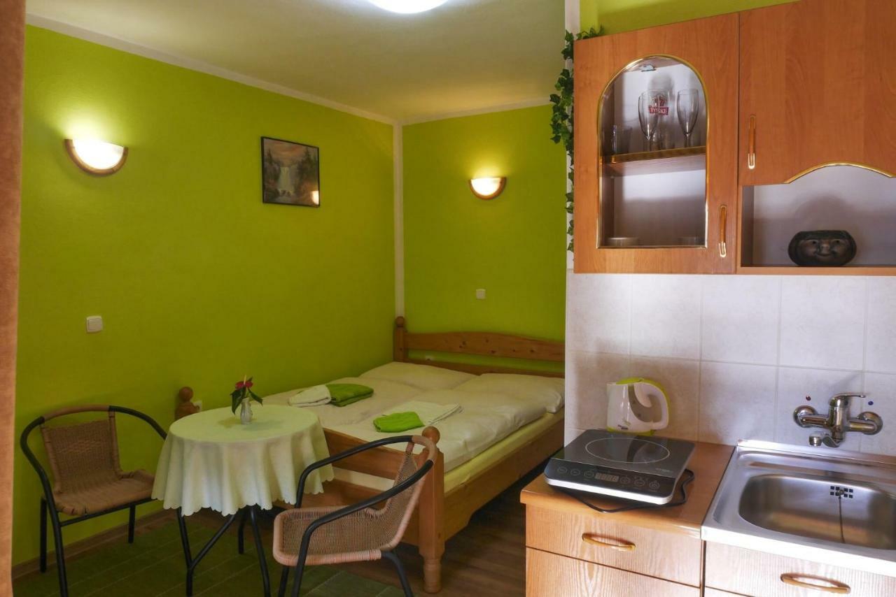 Apartman Pri Zamocku Bešeňová Exterior foto