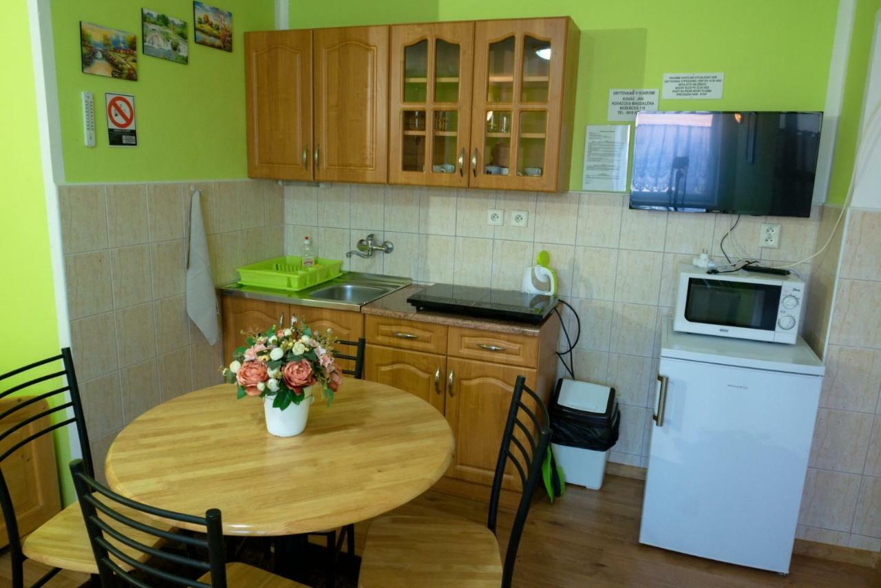 Apartman Pri Zamocku Bešeňová Exterior foto