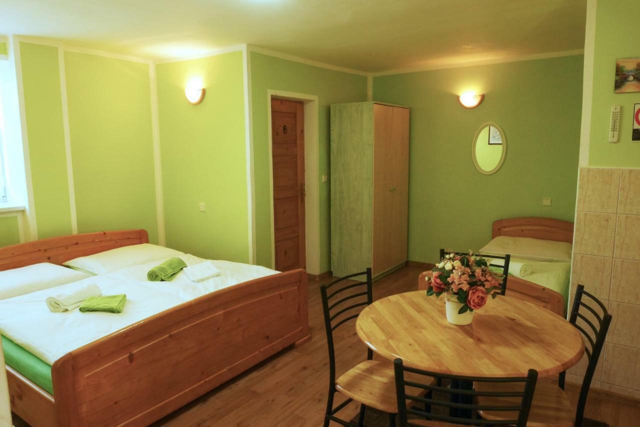Apartman Pri Zamocku Bešeňová Exterior foto