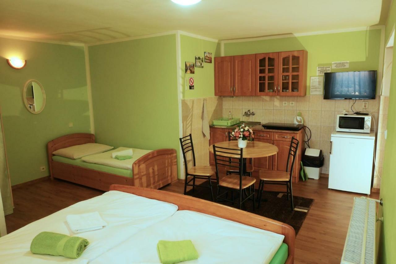 Apartman Pri Zamocku Bešeňová Exterior foto